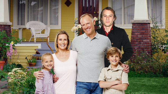 Illustration for article titled An Emotional Tribute: Whenever A Celebrity Dies, This Woman Adds Them To Her Family Photo